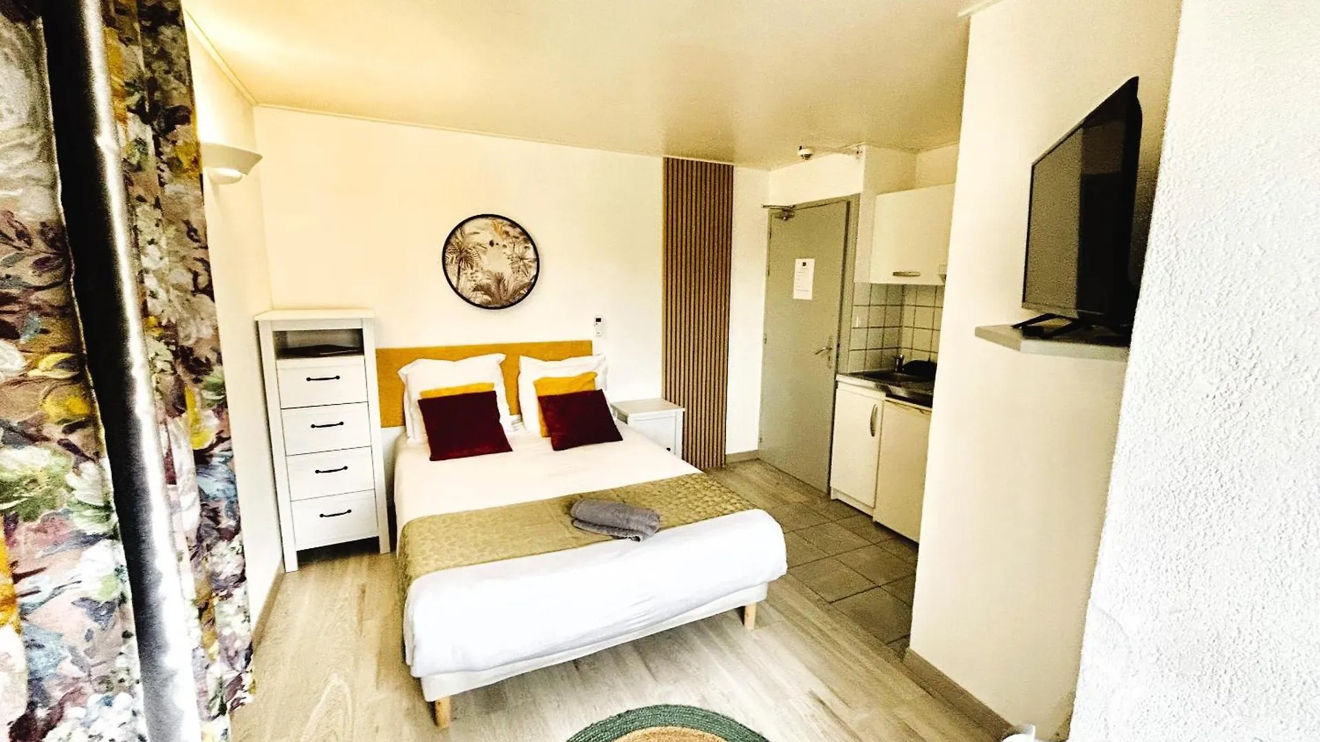 **  Gabrielle Hotel Aiguines Frankreich
