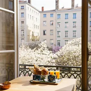 Du Théatre 2* Lione